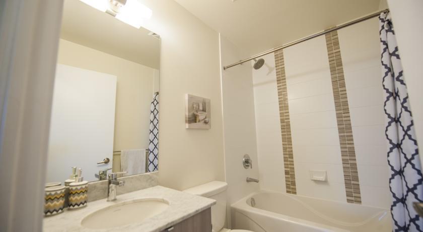 Accurate Plus Furnished Apartment- Brickstone Mews 미시소거 객실 사진