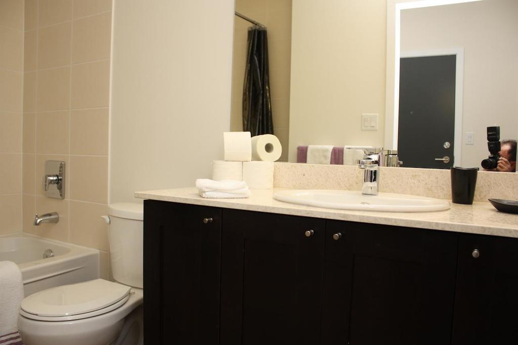 Accurate Plus Furnished Apartment- Brickstone Mews 미시소거 객실 사진